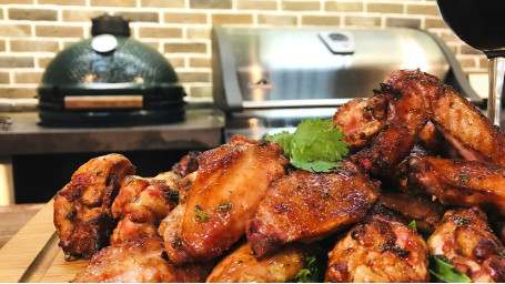 Крылья на гриле Big Green Egg